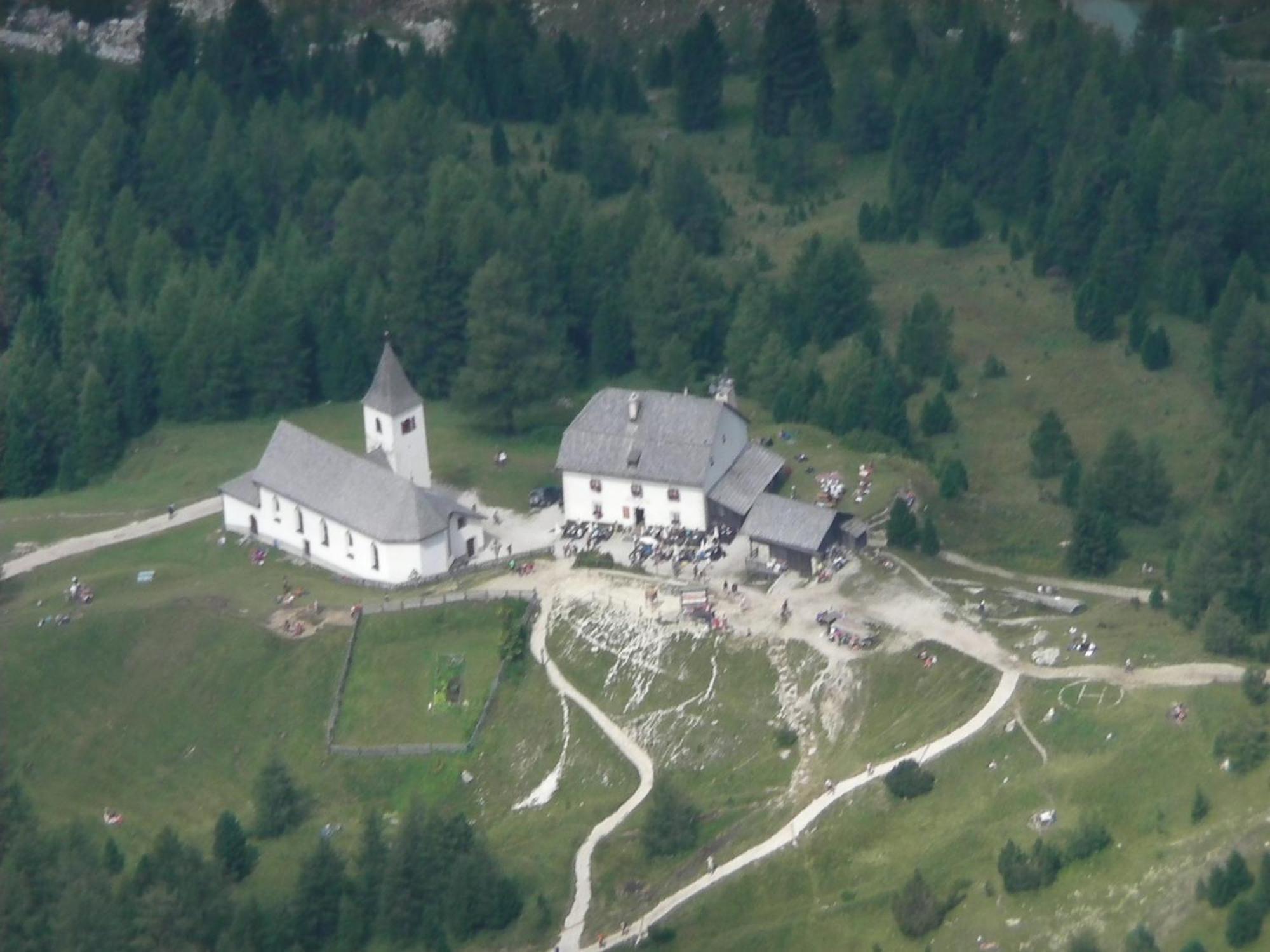 Appartamenti Suttru Badia  Exteriör bild